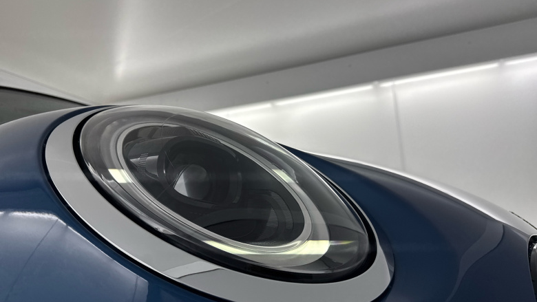 MINI Hatchback 1.5 Cooper Classic 3dr Petrol Hatchback